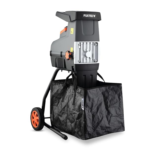 FUXTEC FX-EGH2800T electric roller shredder with a 60-litre collection bag